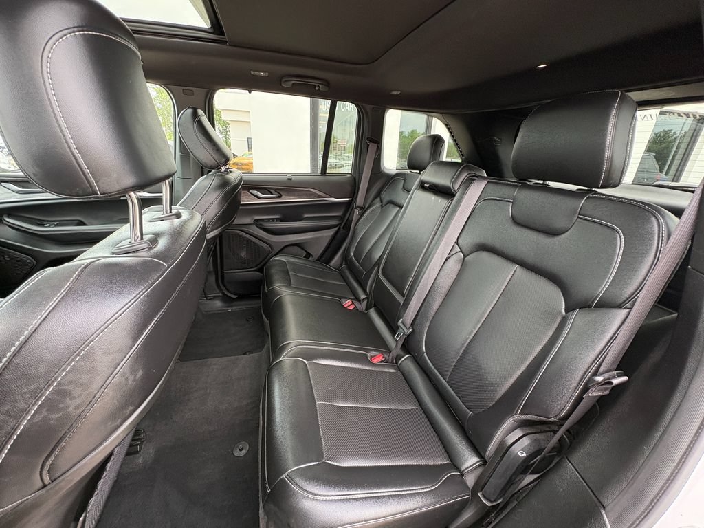 Used 2024 Jeep Grand Cherokee Limited w/ Luxury Tech Group II AWD/4WD image 23