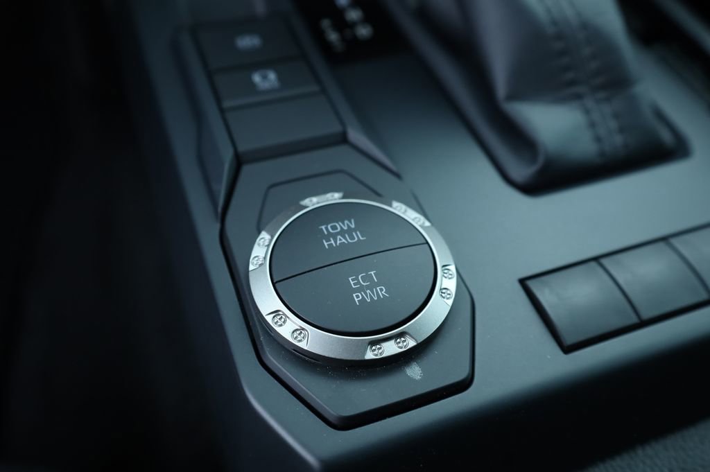 Used 2025 Toyota Tacoma SR5 image 10