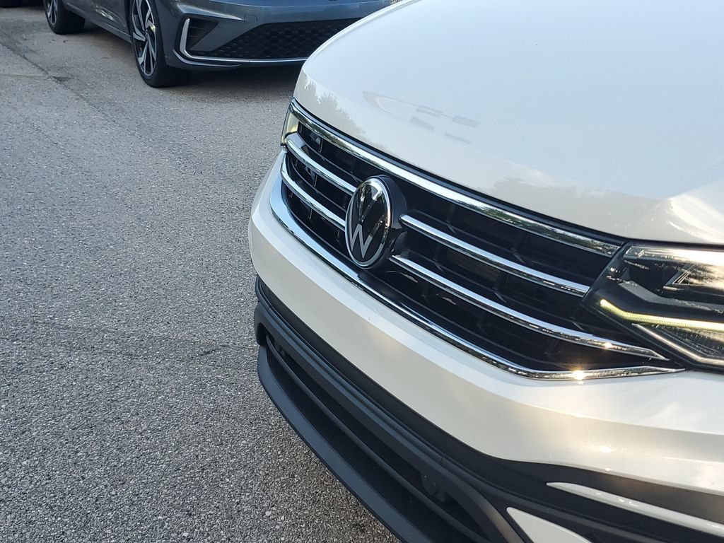 Certified 2023 Volkswagen Tiguan SE w/ Panoramic Sunroof Package FWD image 11