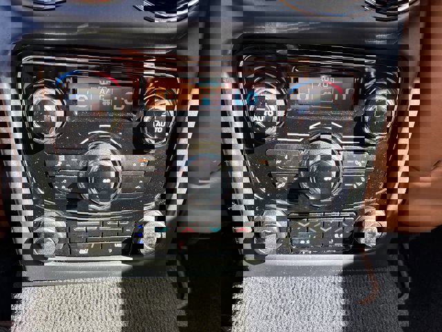 Used 2013 Jaguar XJ Base image 20