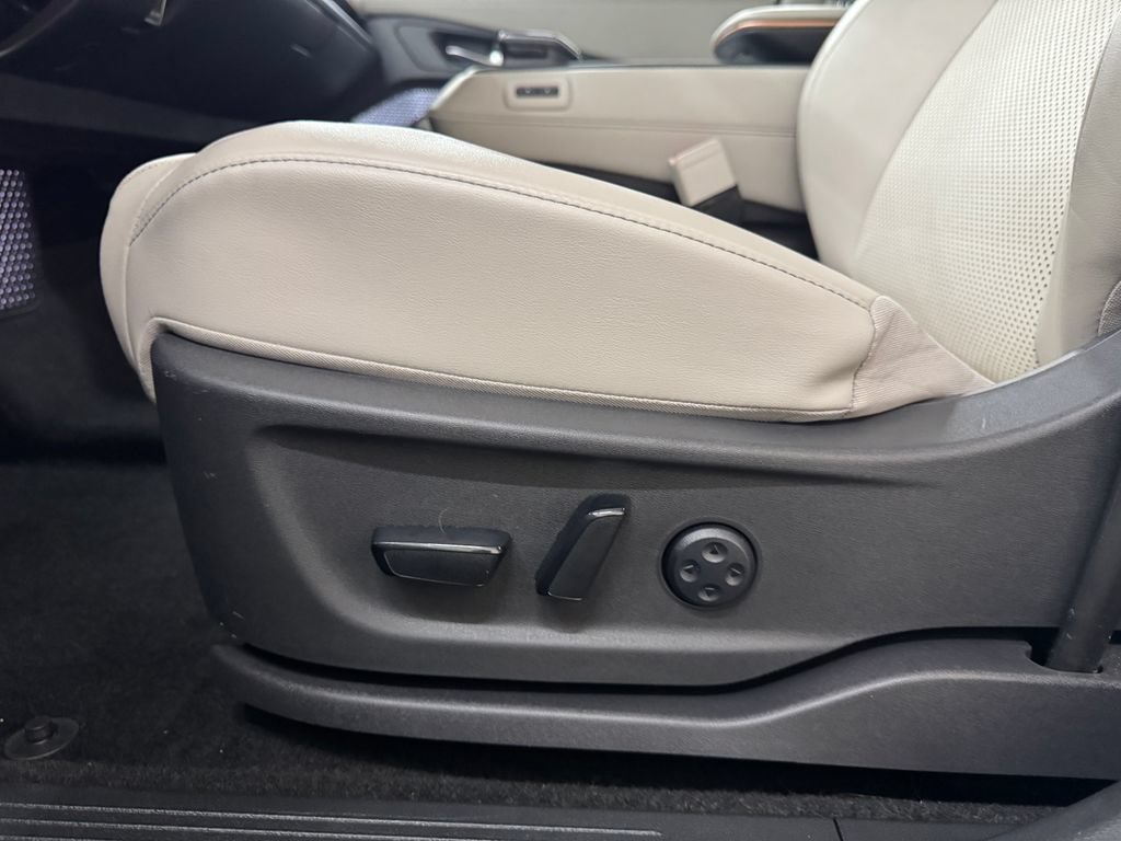 Used 2023 Nissan Ariya FWD image 14