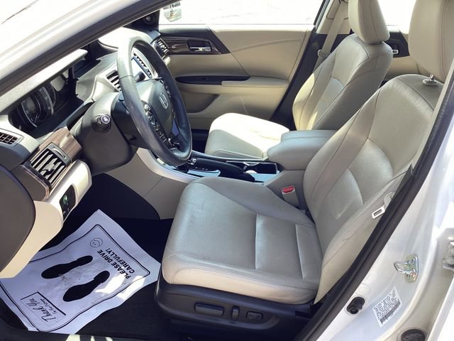 Used 2017 Honda Accord Touring image 13