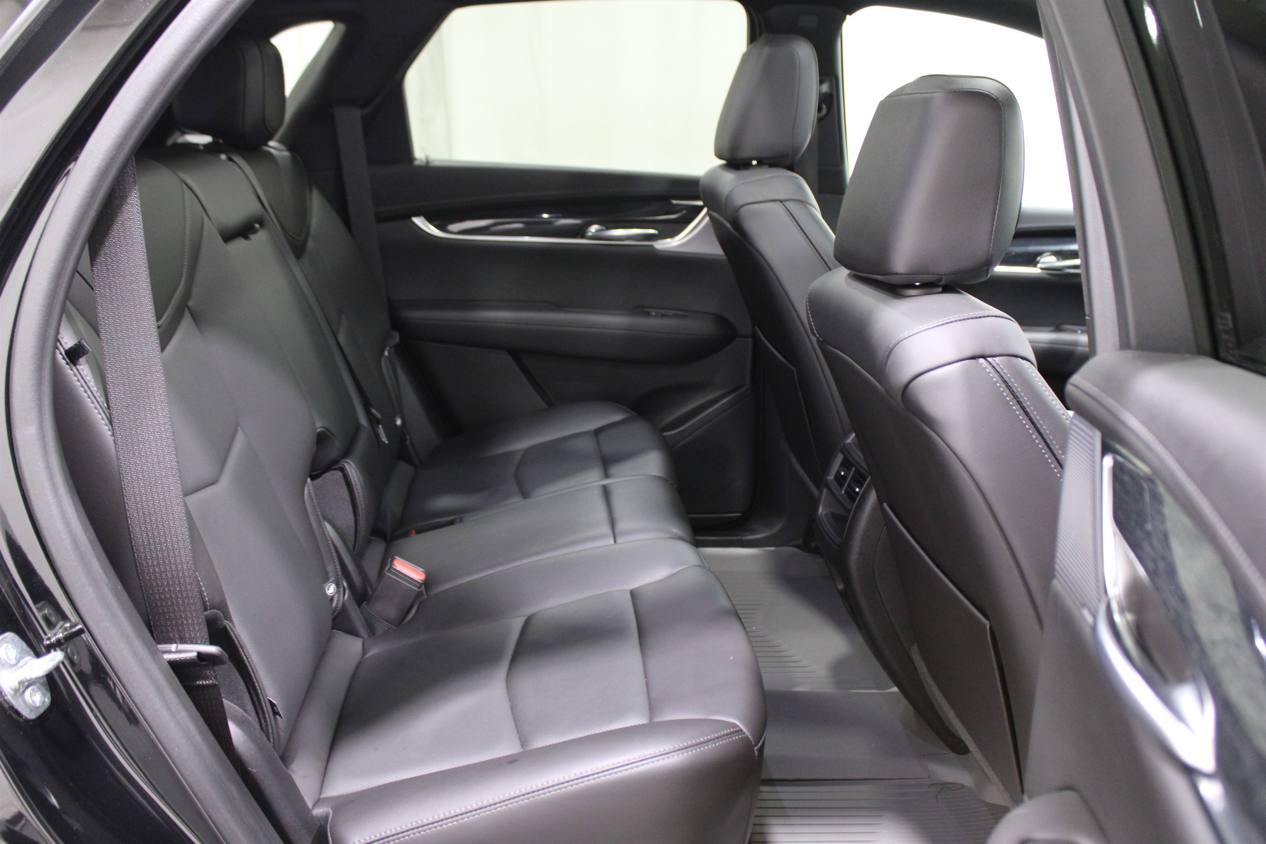 Used 2022 Cadillac XT5 Premium Luxury w/ LPO, Floor Liner Package image 27