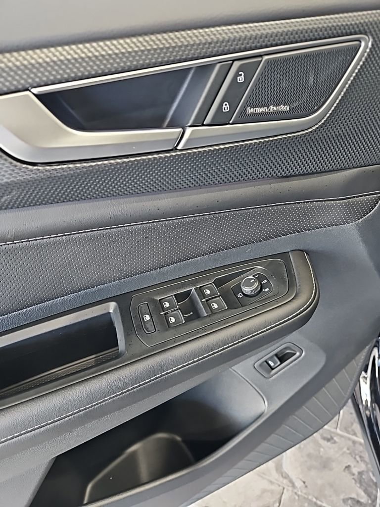 New 2026 Volkswagen Atlas Cross Sport SEL Premium R-Line AWD/4WD image 27
