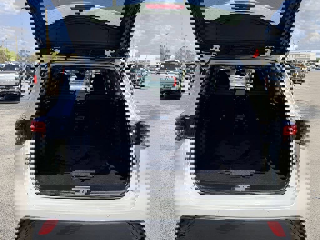 Used 2023 Toyota Highlander Limited image 12