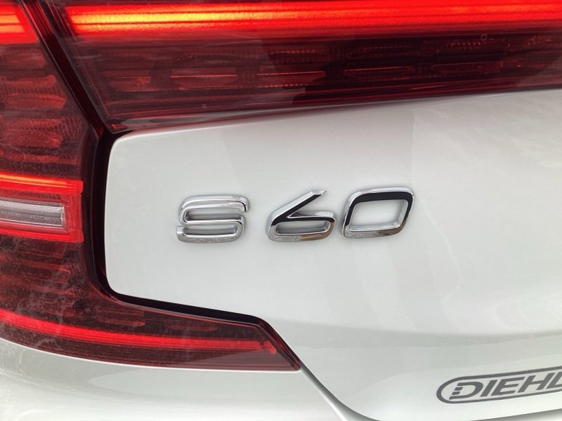 Used 2020 Volvo S60 T6 Momentum image 11