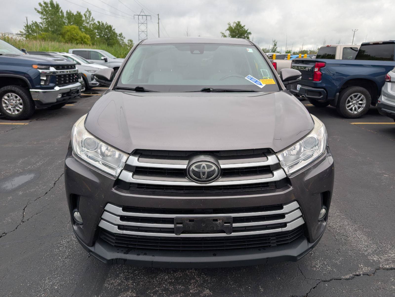 Used 2017 Toyota Highlander Plus AWD/4WD image 2