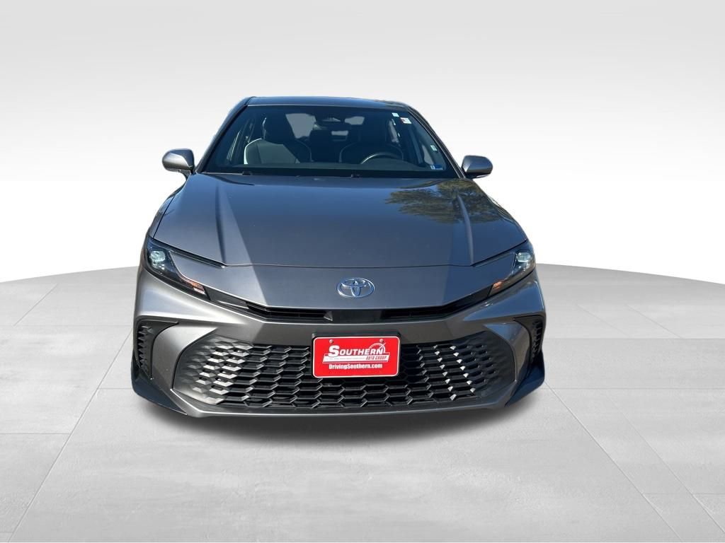 Used 2025 Toyota Camry SE image 8