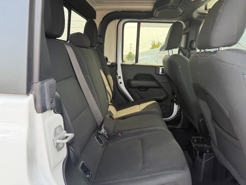 Used 2020 Jeep Gladiator Overland w/ Trailer Tow Package AWD/4WD image 36