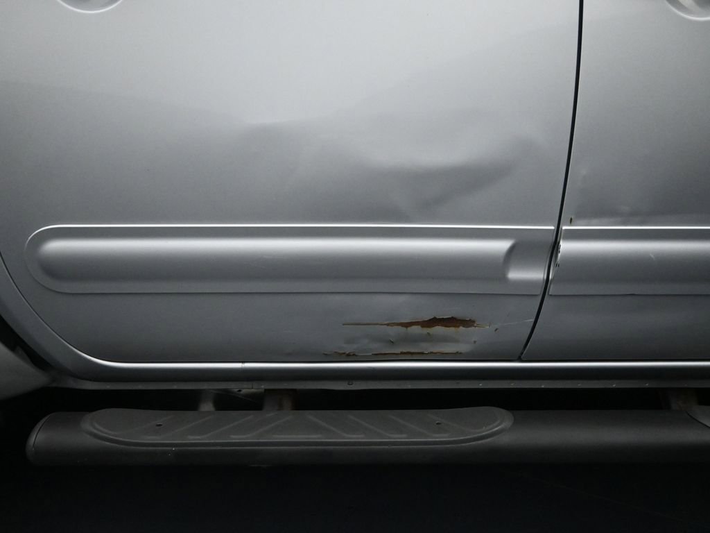 Used 2014 Nissan Frontier SL w/ SL Moonroof Package image 15