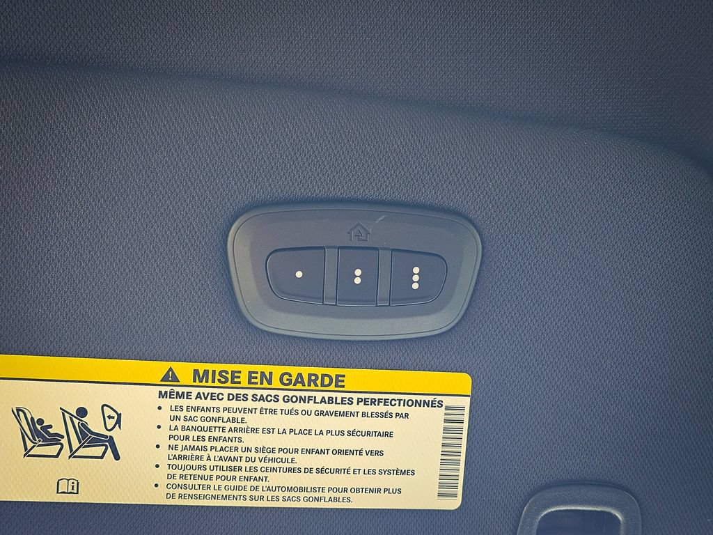 New 2027 Chrysler Pacifica Limited AWD/4WD image 32