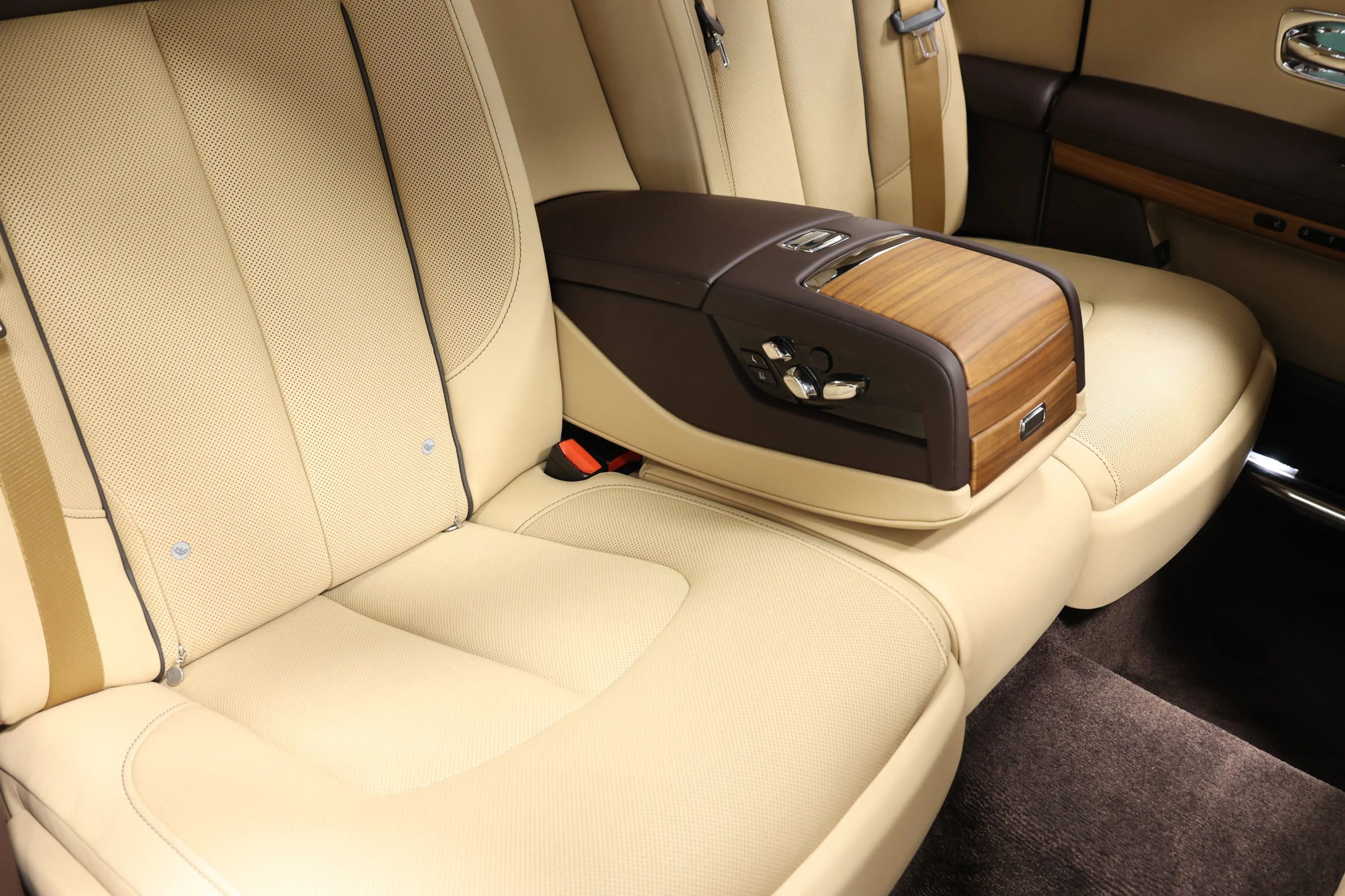 Used 2022 Rolls-Royce Ghost w/ Ghost Package image 95