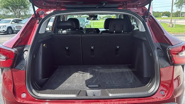 Used 2025 Chevrolet Trax LT w/ LT Convenience Package FWD image 11