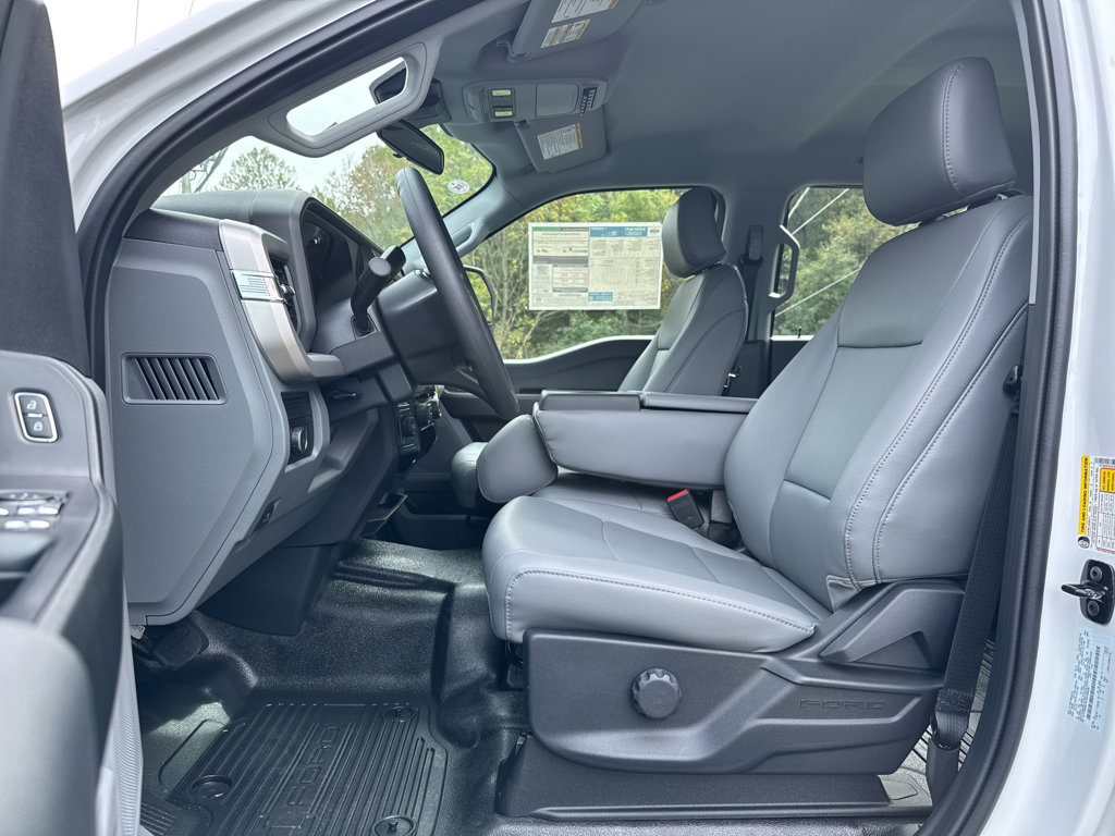 New 2026 Ford F250 XL w/ FX4 Off-Road Package image 3