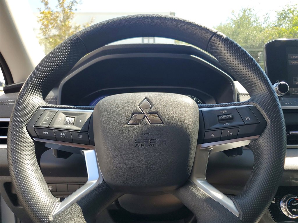 New 2025 Mitsubishi Outlander ES image 23