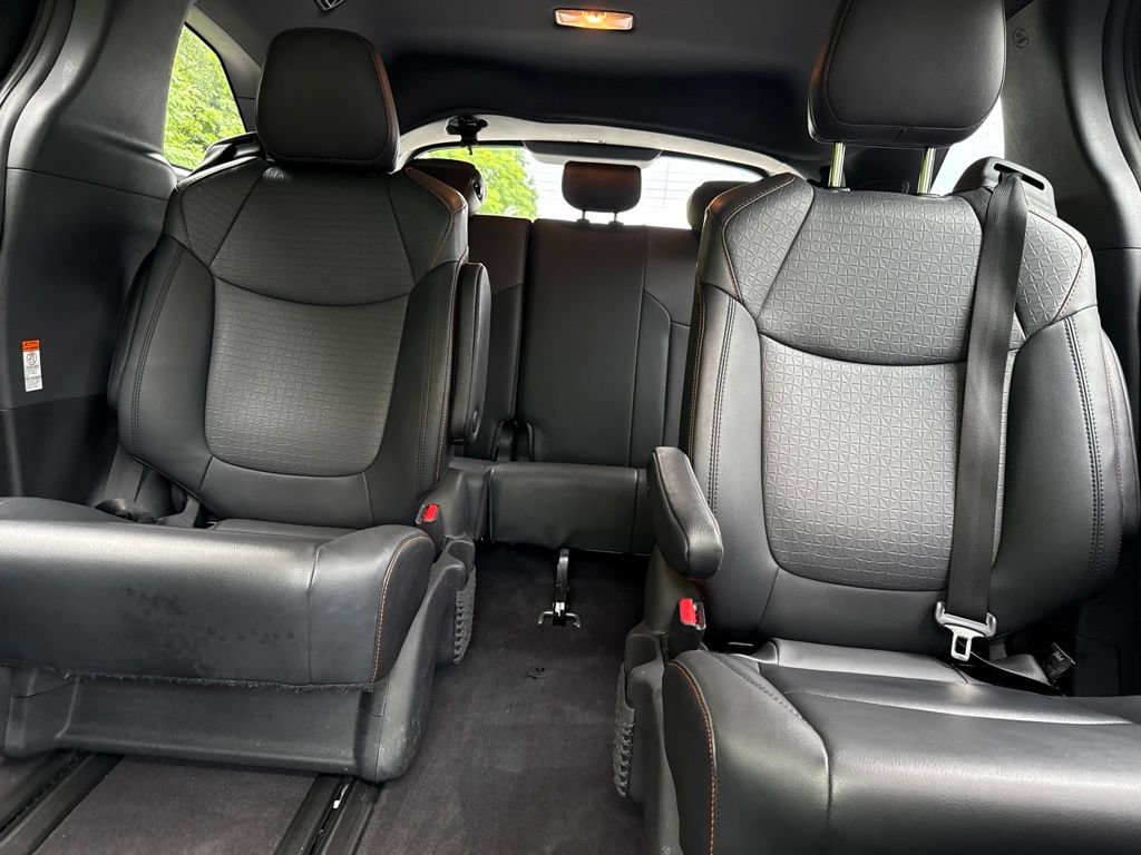 Used 2022 Toyota Sienna XSE w/ XSE Plus Package FWD image 25
