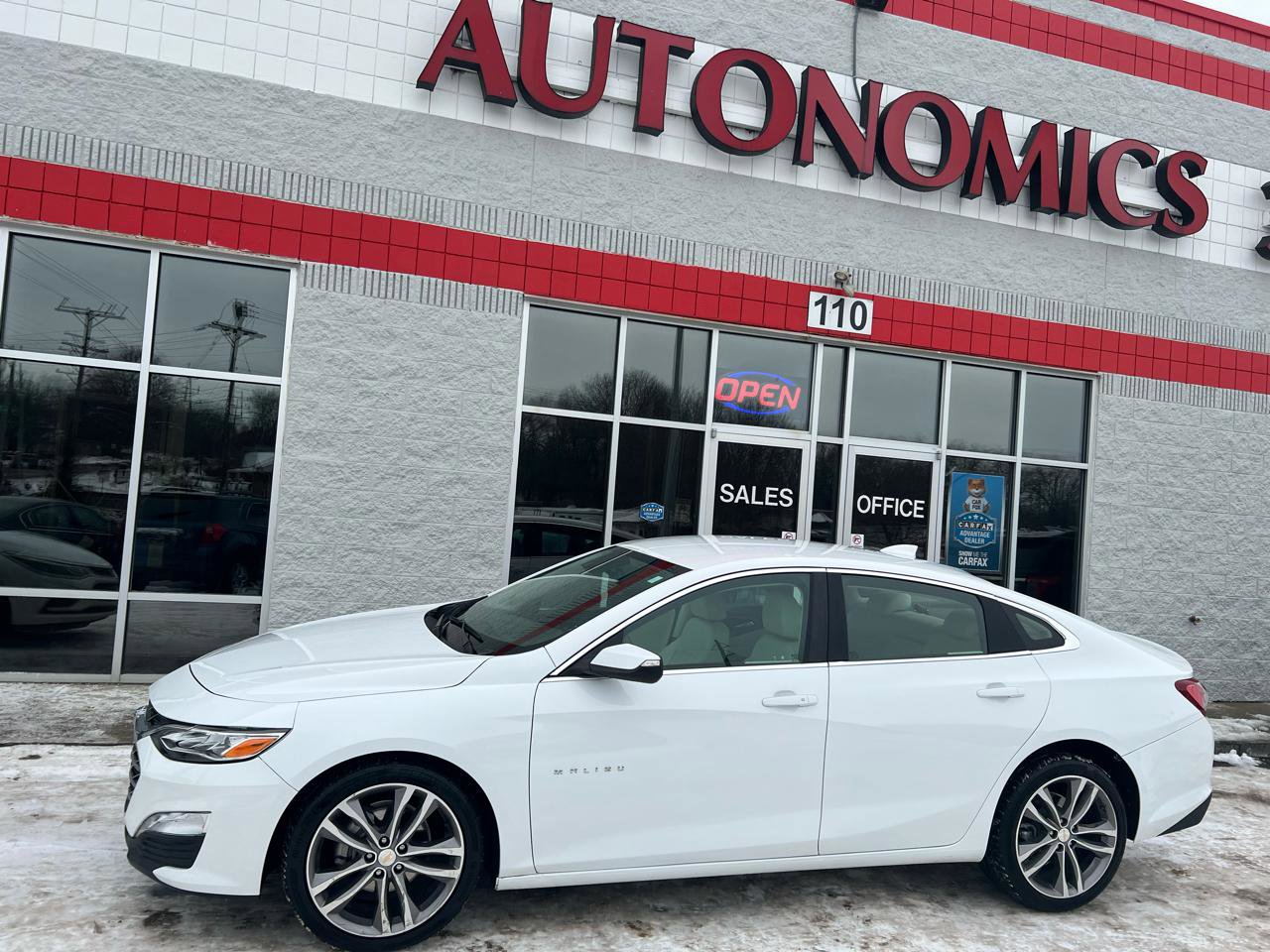 Used 2024 Chevrolet Malibu LT image 3