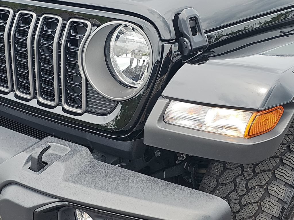 Used 2025 Jeep Gladiator Sport AWD/4WD image 30