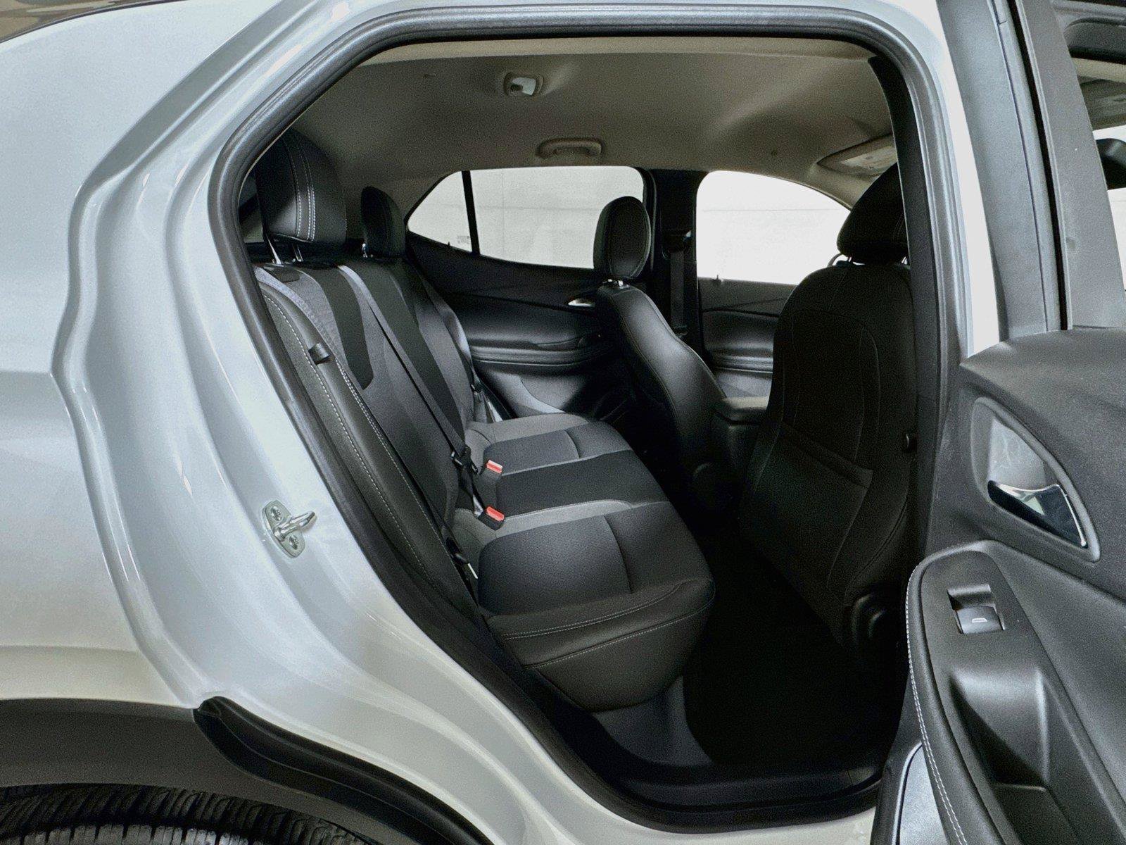 Certified 2025 Buick Encore GX Preferred FWD image 23