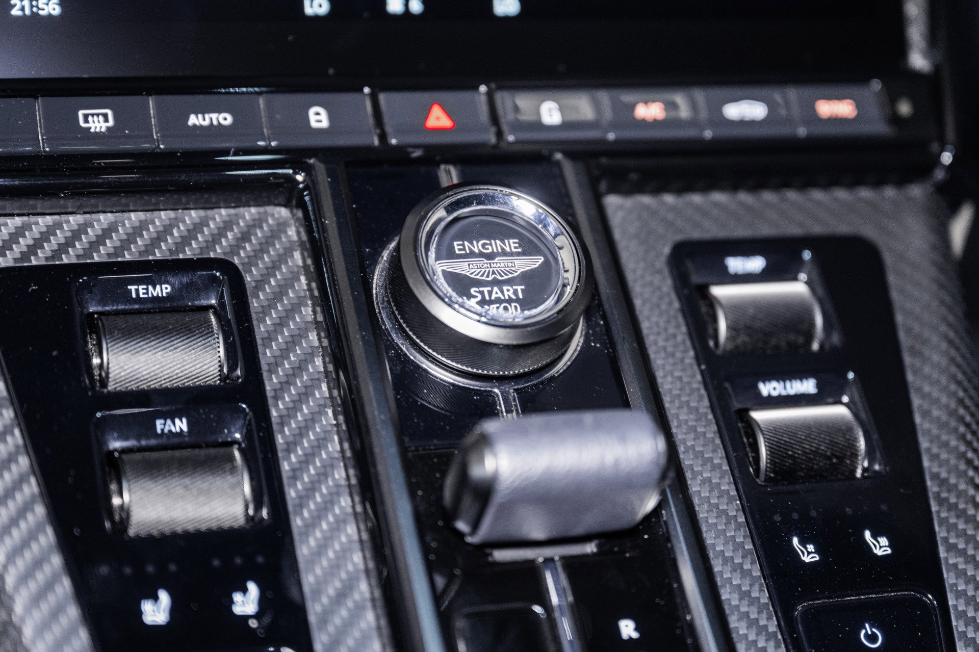 Used 2025 Aston Martin V8 Vantage Coupe image 30