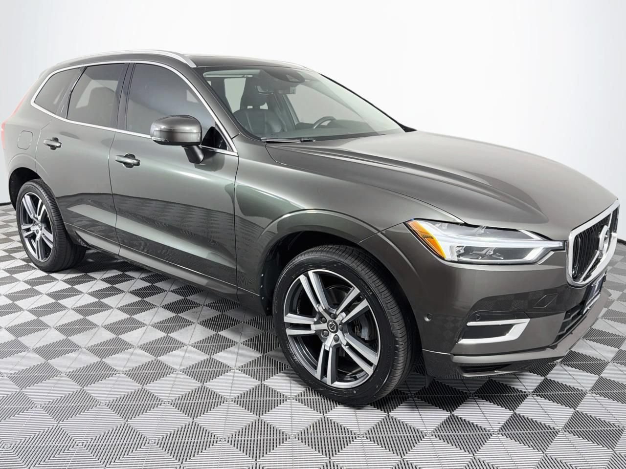 Used 2018 Volvo XC60 T5 Momentum w/ Convenience Package AWD/4WD image 28