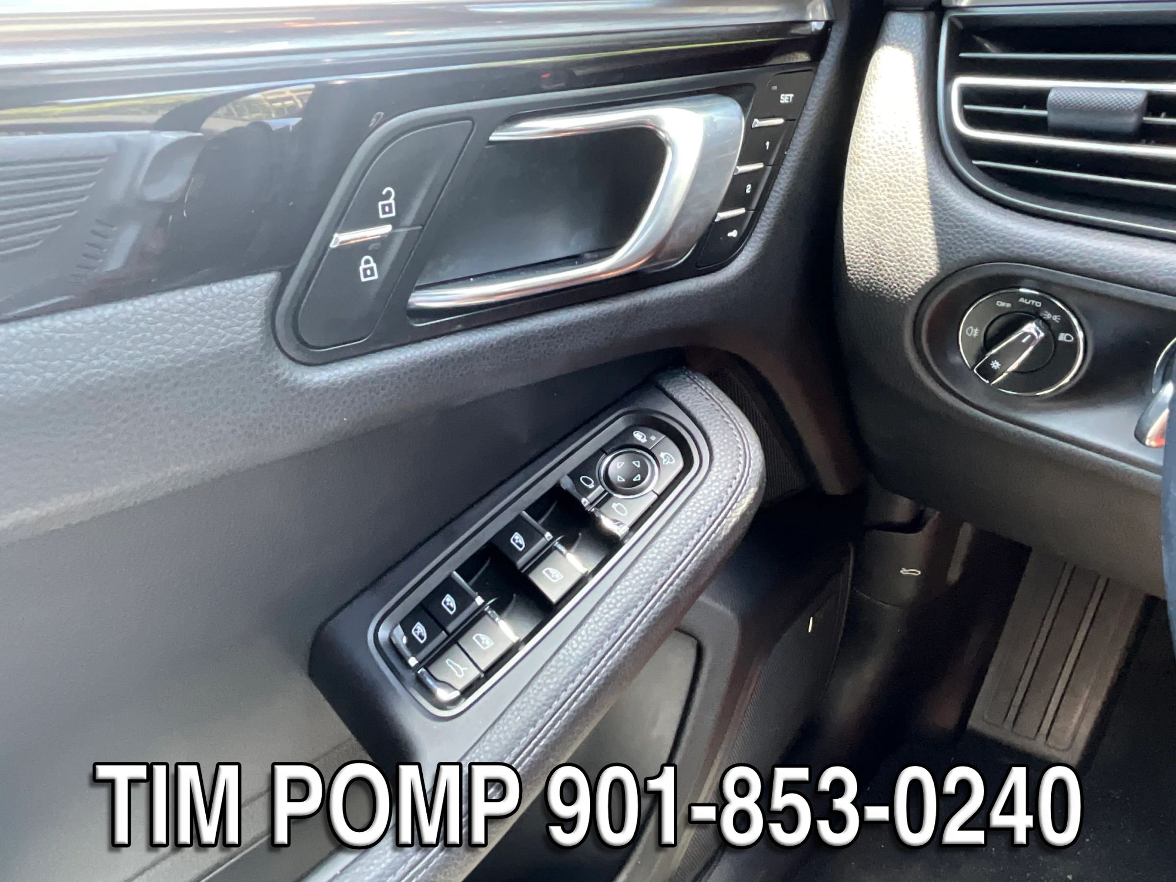 Used 2020 Porsche Macan w/ Premium Package Plus AWD/4WD image 26