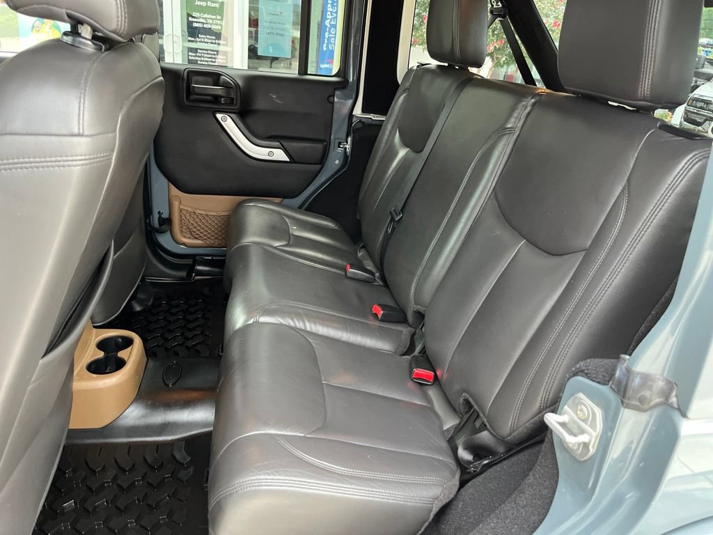 Used 2015 Jeep Wrangler Unlimited Sahara w/ Max Tow Package AWD/4WD image 15