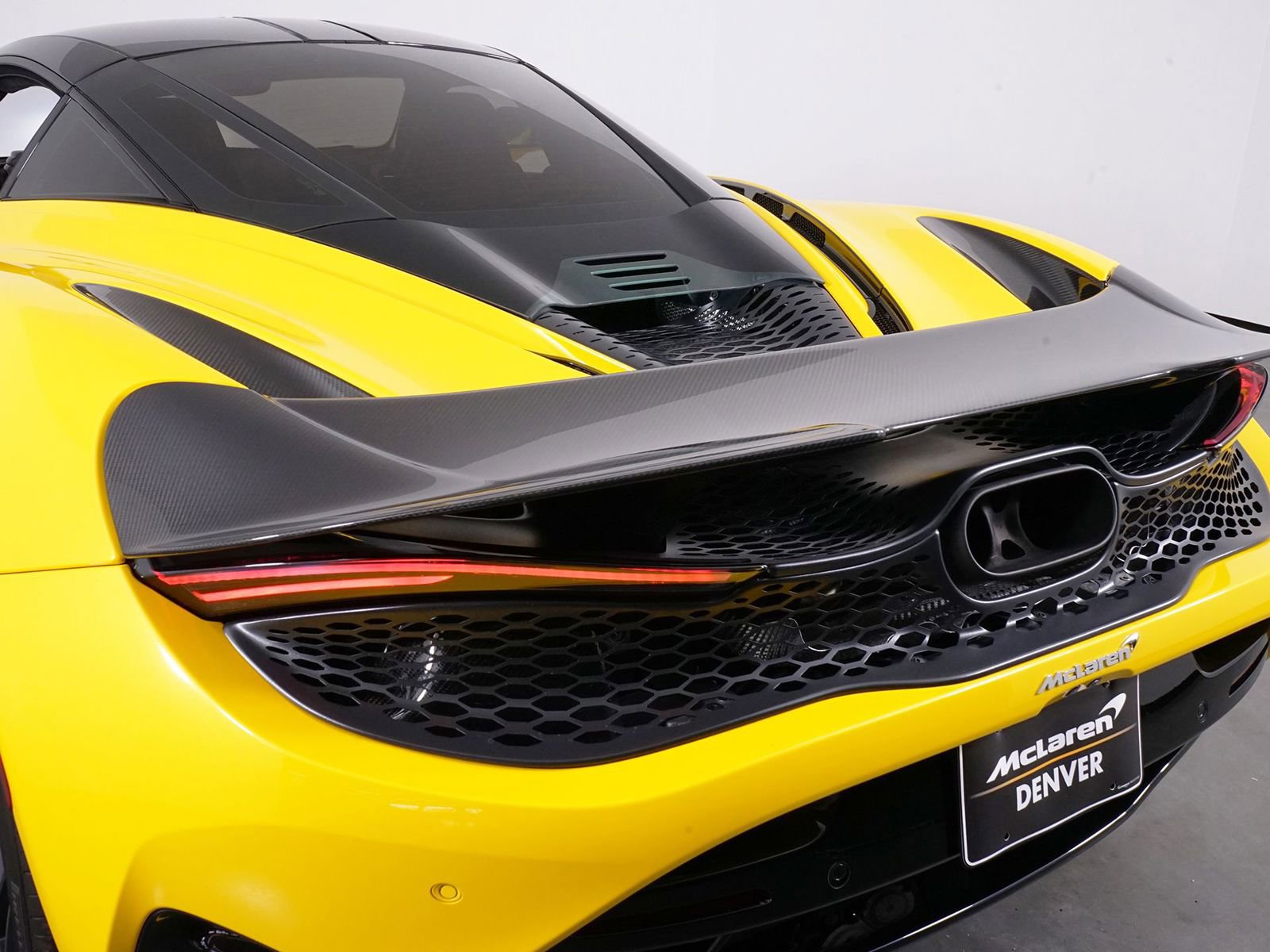 Used 2024 McLaren 750S image 21