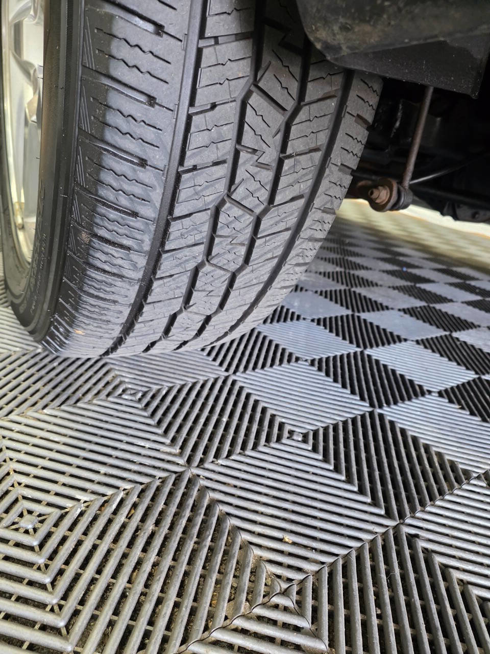 Used 2011 Chevrolet Suburban LTZ image 38