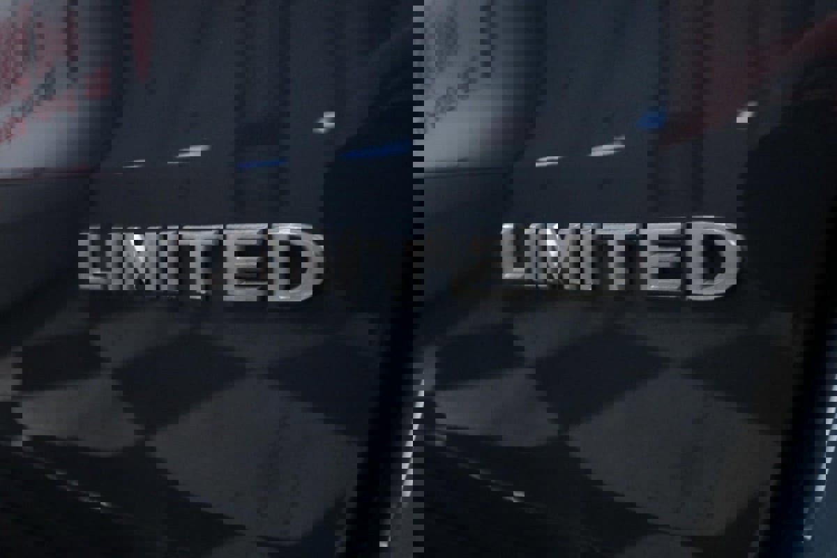 Used 2021 Jeep Grand Cherokee Limited image 28