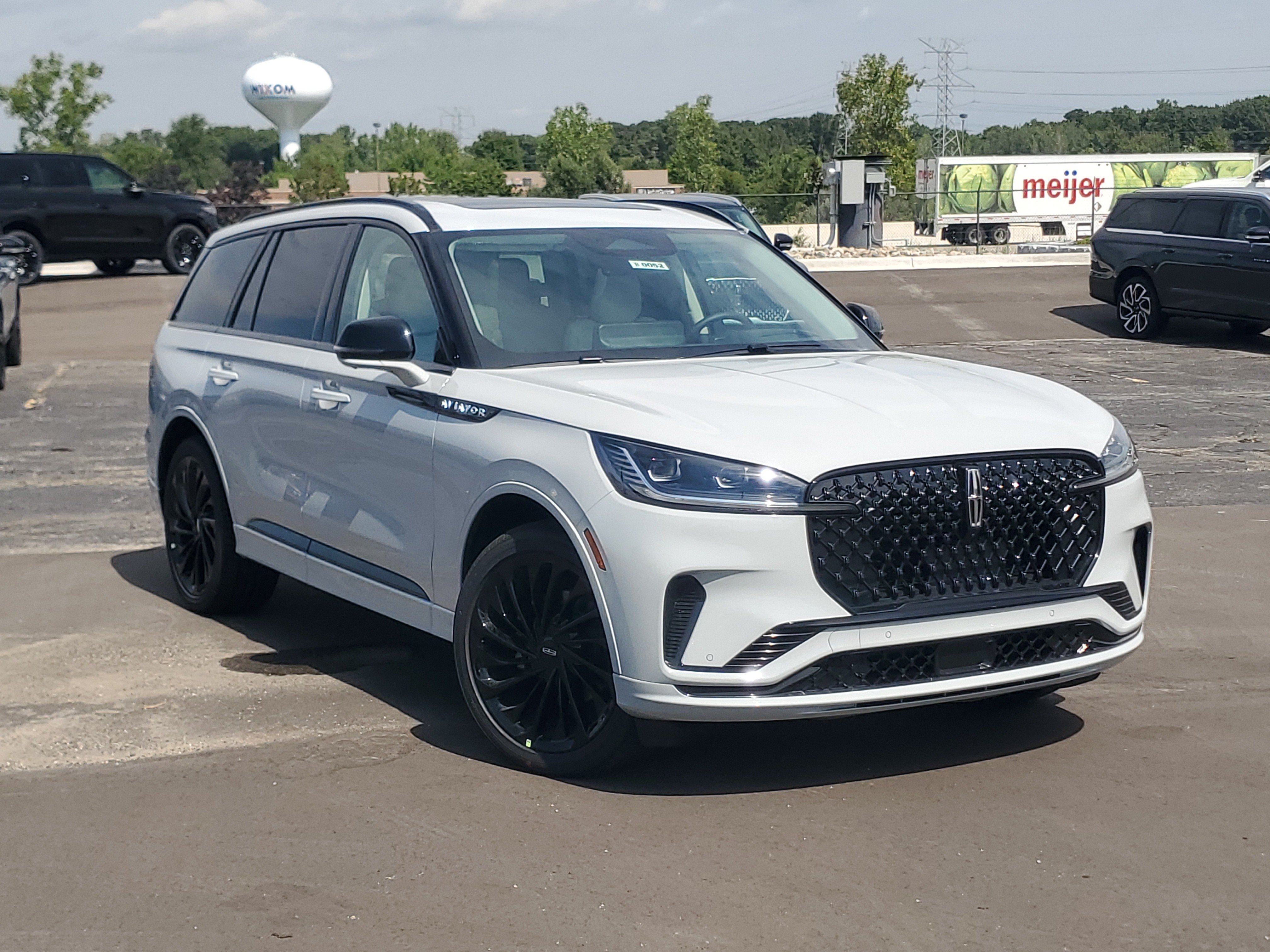New 2027 Lincoln Aviator Reserve AWD/4WD image 1