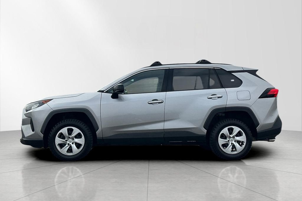 Used 2021 Toyota RAV4 LE FWD image 3