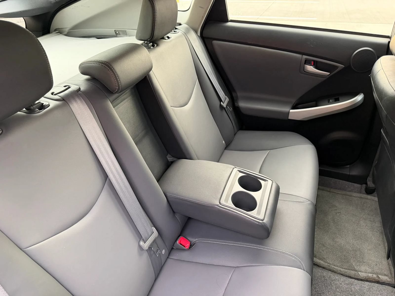 Used 2014 Toyota Prius Four FWD image 39