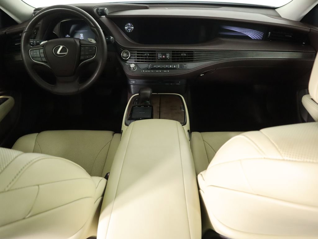 Used 2018 Lexus LS 500 w/ Accessory Package (Z2) image 13