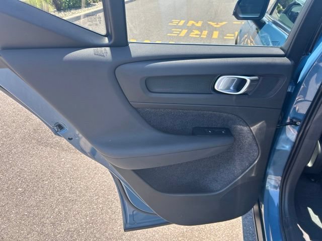 Certified 2025 Volvo XC40 B5 Core AWD/4WD image 16