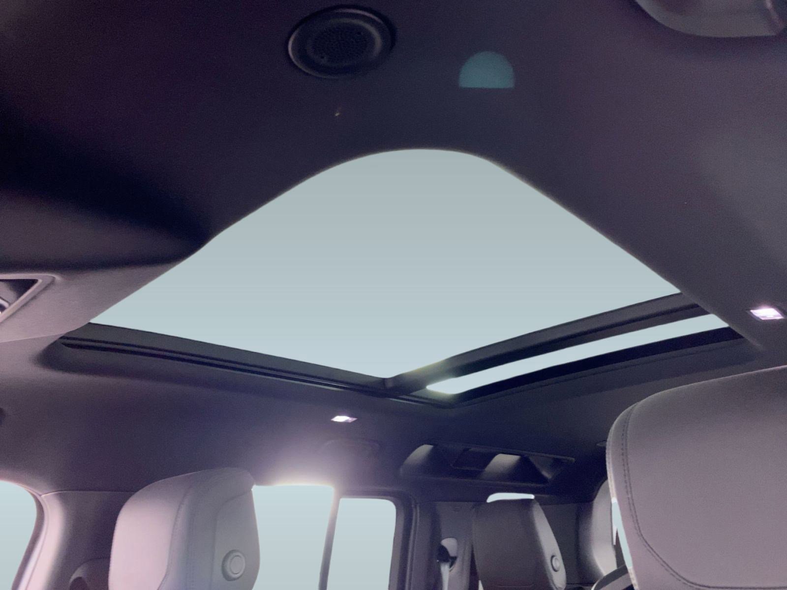 Used 2023 Land Rover Defender 110 V8 image 12