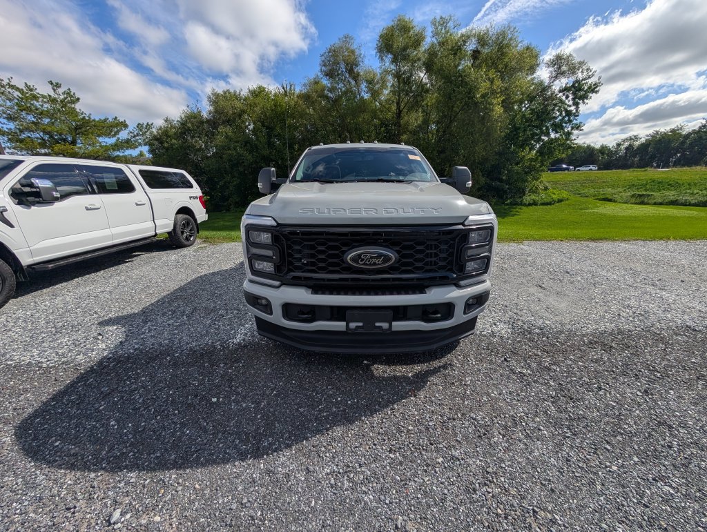 Used 2025 Ford F250 XLT w/ Black Appearance Package AWD/4WD image 9