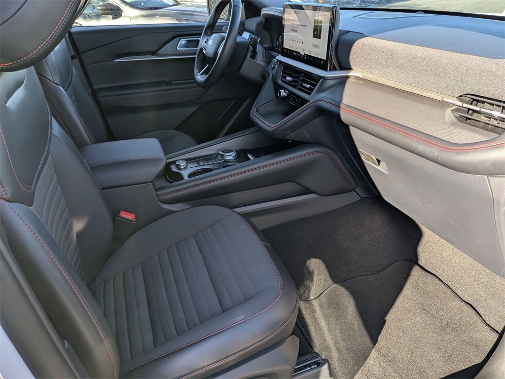 Used 2025 Ford Explorer ST-Line w/ ST-Line Street Pack image 38