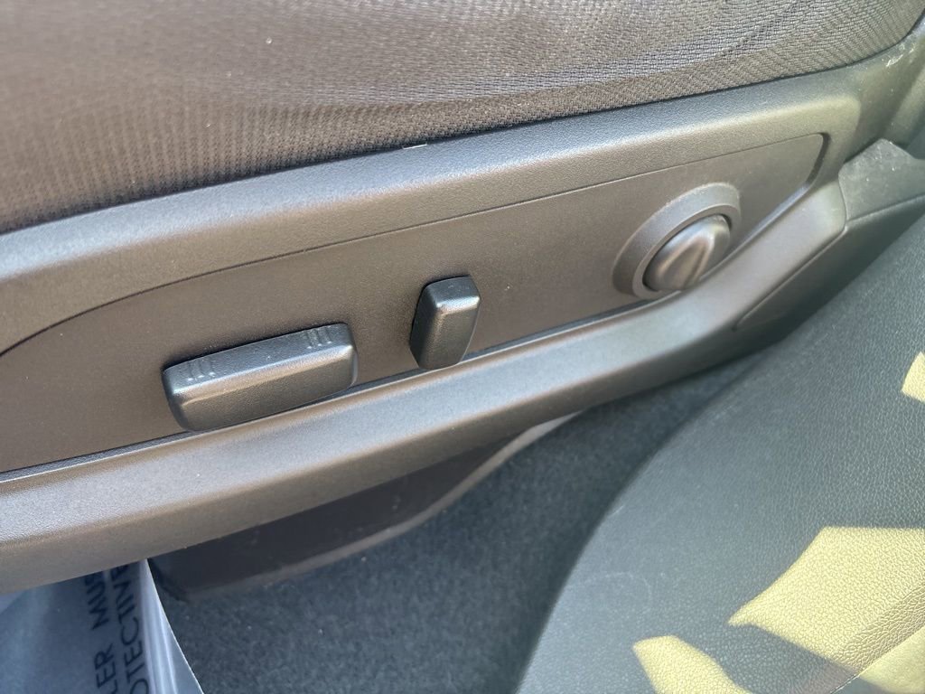 Used 2016 Chevrolet Traverse LT w/ Style and Technology Package FWD image 21