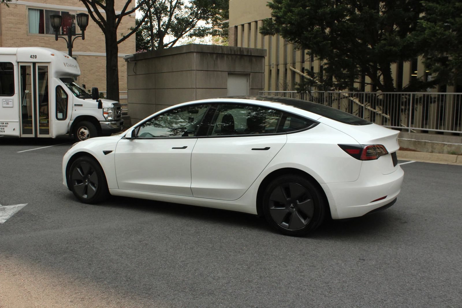 Used 2023 Tesla Model 3 Standard Range RWD image 9