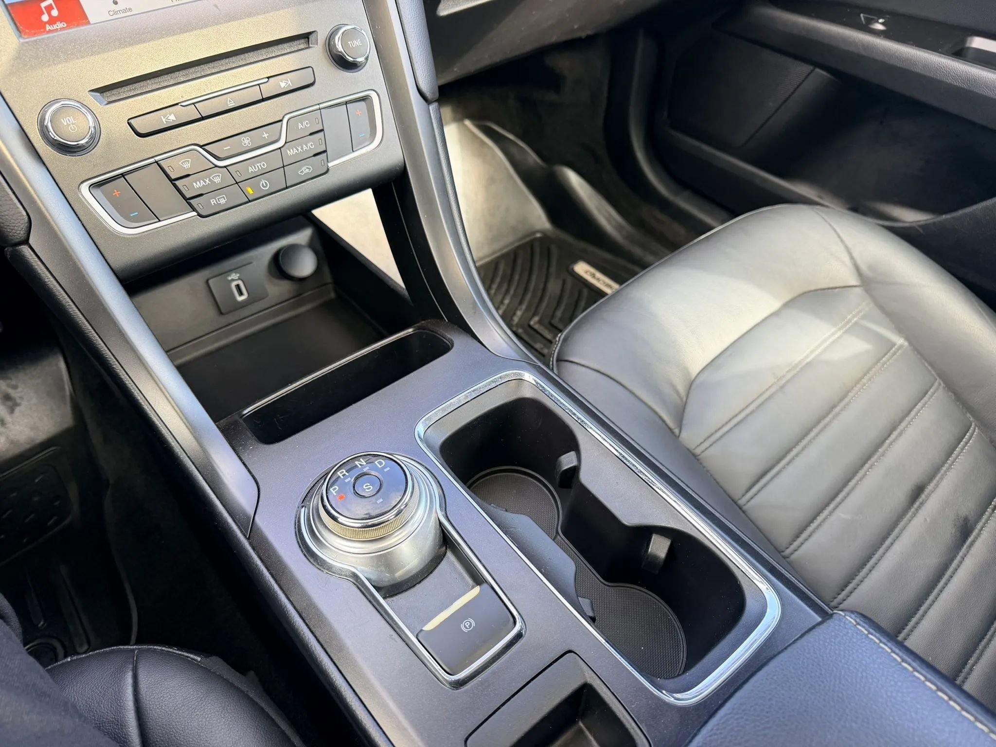 Used 2018 Ford Fusion SE w/ Equipment Group 201A AWD/4WD image 14