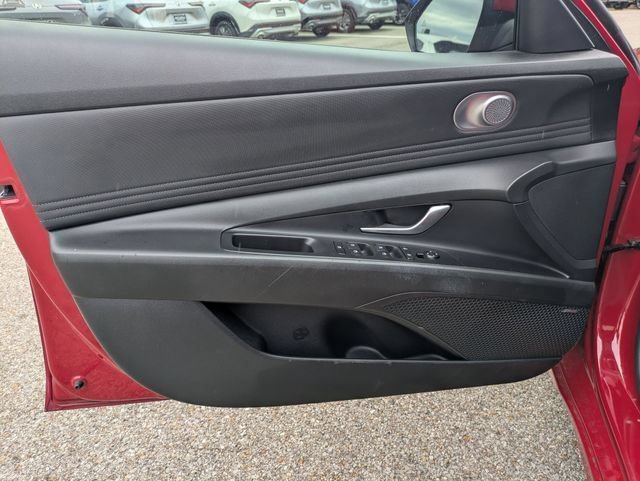 Used 2022 Hyundai Elantra Limited FWD image 15