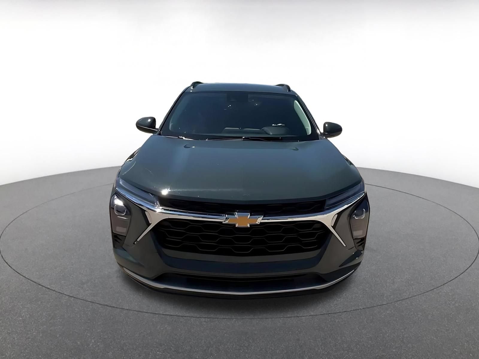 Used 2025 Chevrolet Trax LT w/ LT Convenience Package FWD image 4