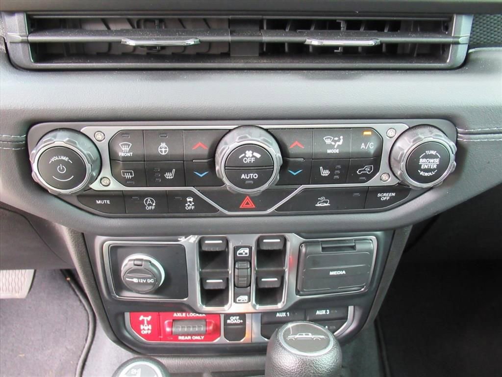 Certified 2024 Jeep Gladiator Mojave w/ Technology Group image 26