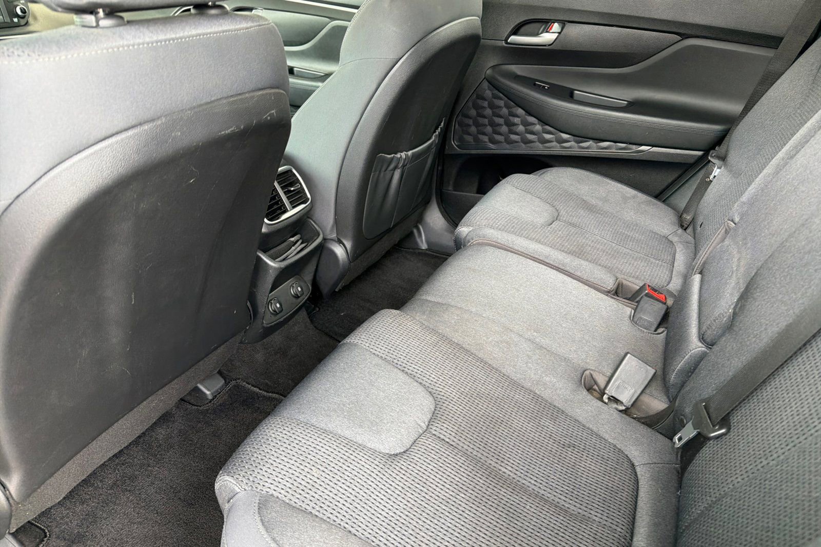 Used 2020 Hyundai Santa Fe SEL FWD image 11