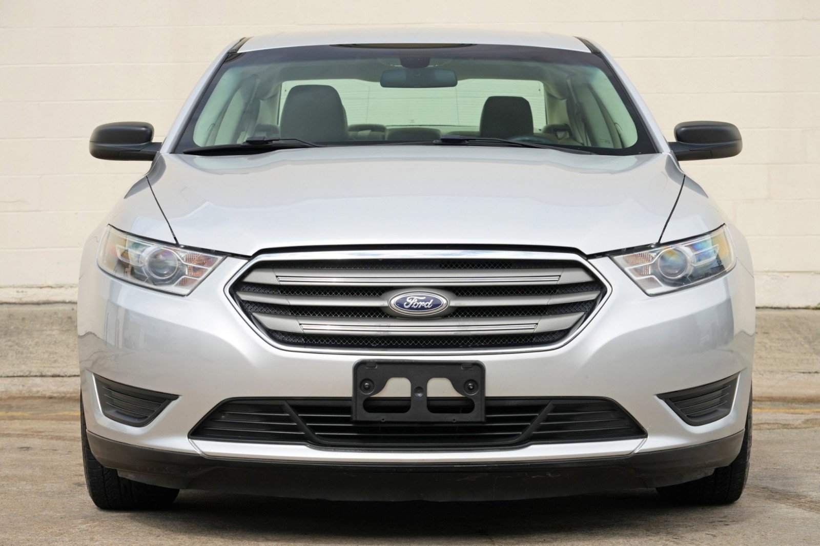 Used 2015 Ford Taurus SE FWD image 6