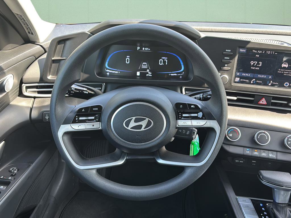 Certified 2025 Hyundai Elantra SE FWD image 25