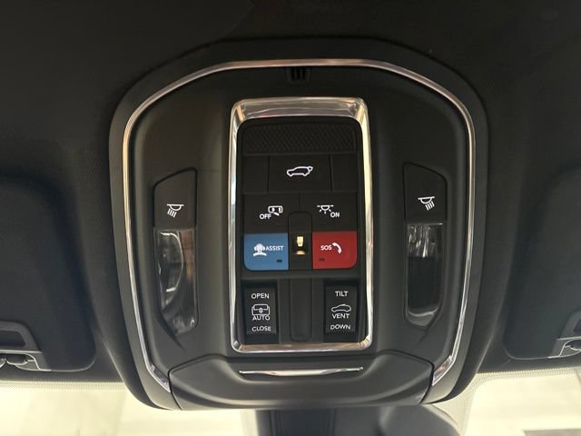 Used 2023 Jeep Grand Cherokee Altitude AWD/4WD image 47