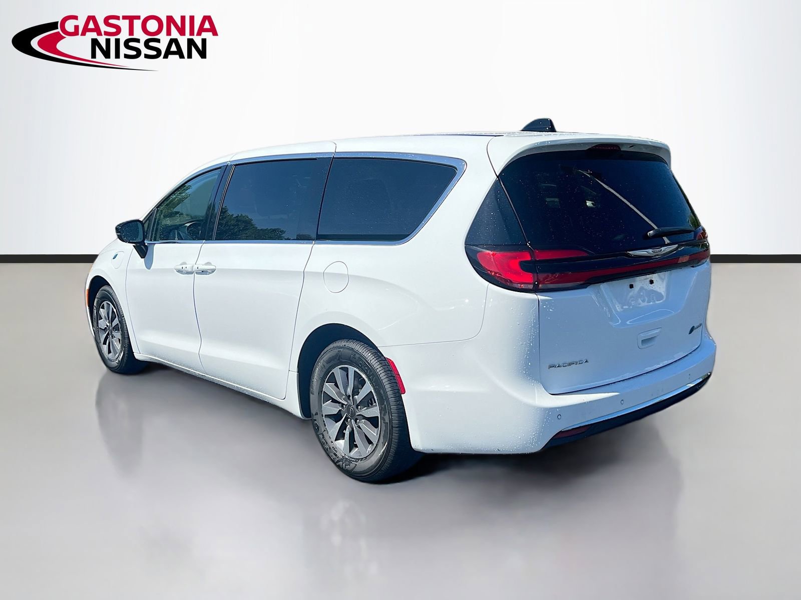 Used 2024 Chrysler Pacifica Limited FWD image 6
