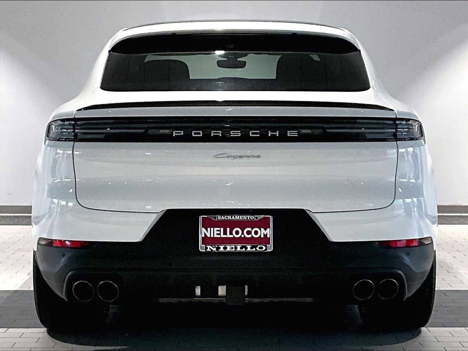 Used 2025 Porsche Cayenne Coupe image 9